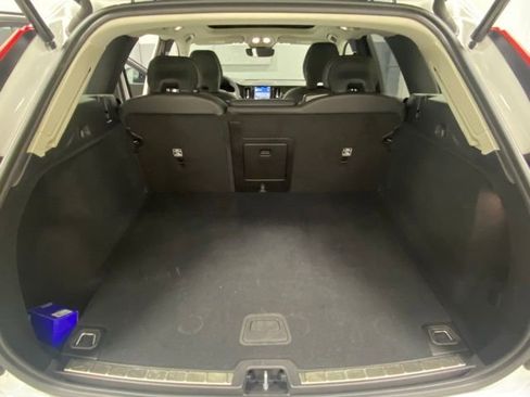 Certified 2025 Volvo XC60 B5 Plus AWD/4WD image 9