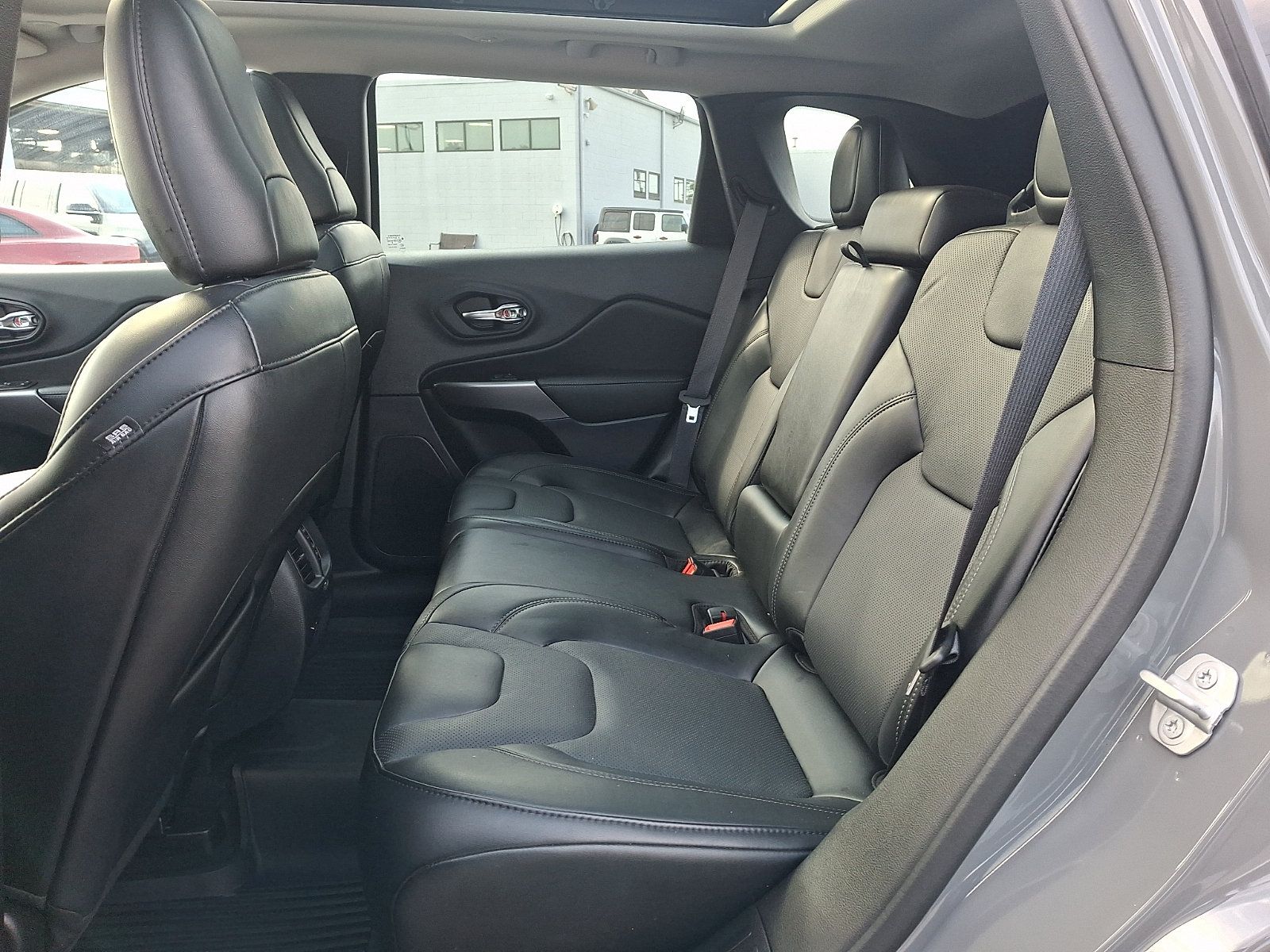 Used 2021 Jeep Cherokee Limited AWD/4WD image 10