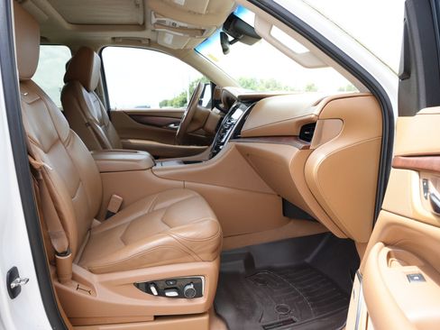 Used 2016 Cadillac Escalade ESV Platinum AWD/4WD image 20