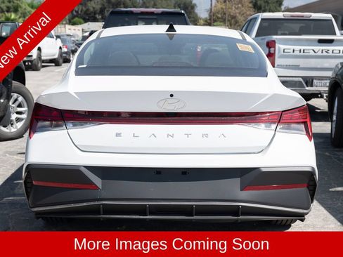 Used 2025 Hyundai Elantra SEL FWD image 3