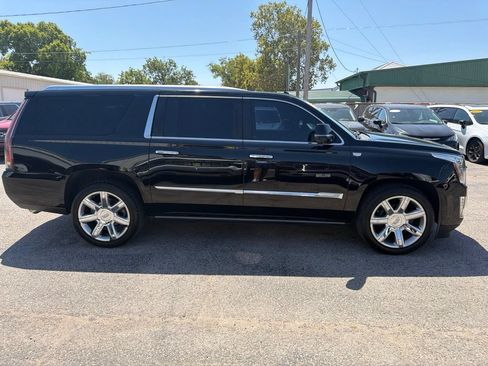Used 2017 Cadillac Escalade ESV Premium Luxury RWD image 6