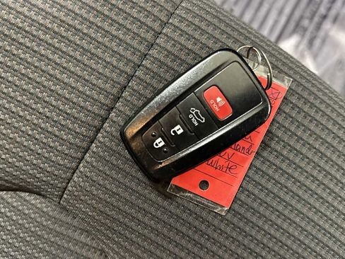 Certified 2023 Toyota Highlander LE image 32