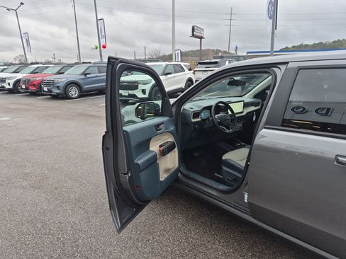 New 2025 Ford Maverick Lariat w/ 4K Tow Package image 11