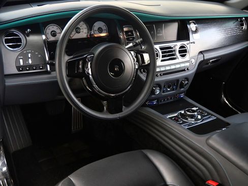 Used 2021 Rolls-Royce Wraith RWD image 17