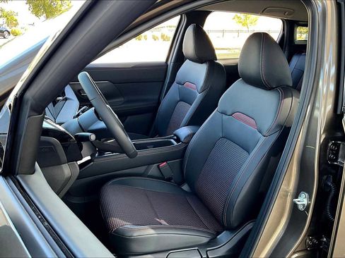 New 2026 Nissan Kicks SR image 9