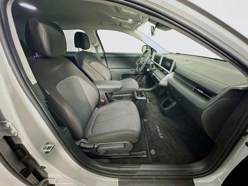 Used 2024 Hyundai Ioniq 5 SE image 30