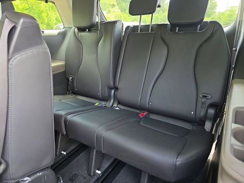 New 2026 Kia Carnival SX FWD image 7