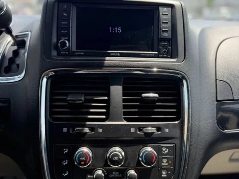 Used 2020 Dodge Grand Caravan SXT FWD image 15