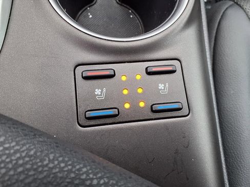 Used 2022 Toyota Camry XLE image 20