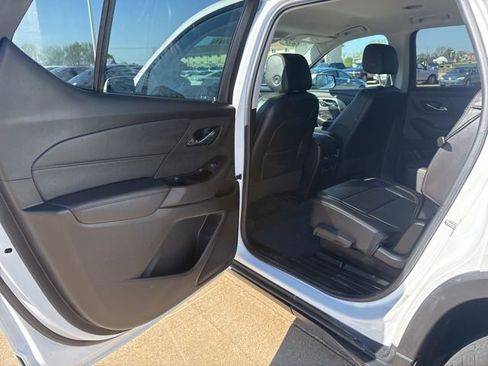 Used 2020 Chevrolet Traverse RS image 37