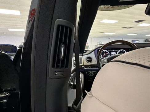 Used 2015 Mercedes-Benz S 550 Sedan image 40