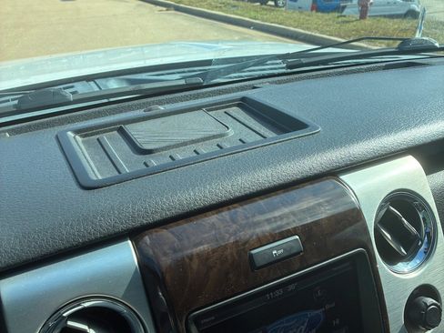 Used 2014 Ford F150 Platinum image 18