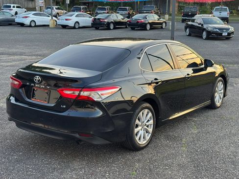 Used 2018 Toyota Camry LE FWD image 5