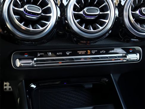 Certified 2025 Mercedes-Benz GLB 250 4MATIC image 26