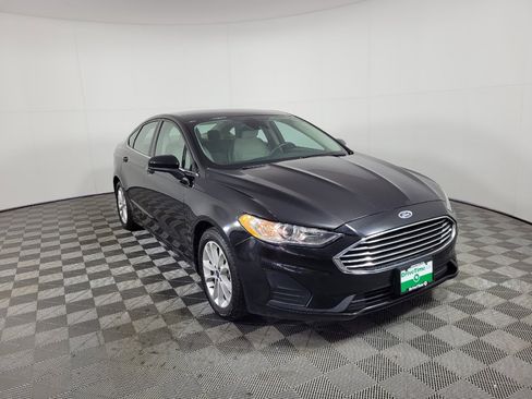 Used 2019 Ford Fusion SE FWD image 13