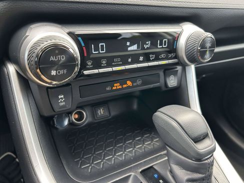 Used 2025 Toyota RAV4 XLE FWD image 24