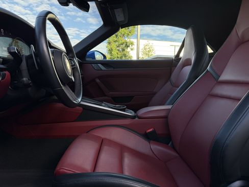 Certified 2025 Porsche 911 Carrera image 13