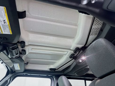 Used 2025 Jeep Wrangler Unlimited Rubicon AWD/4WD image 31