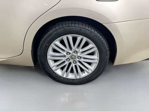 Used 2014 Lexus ES 350 w/ Luxury Package image 37