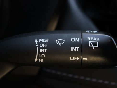 Used 2022 Toyota RAV4 LE AWD/4WD image 29