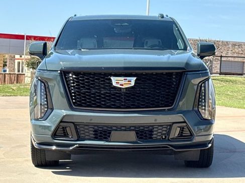 Used 2025 Cadillac Escalade V AWD/4WD image 2