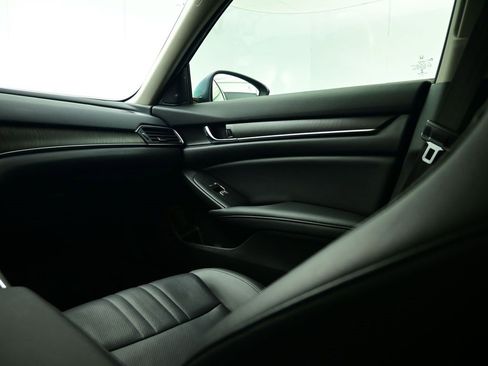 Used 2022 Honda Accord Touring image 16