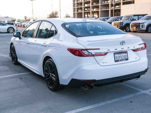 Used 2025 Toyota Camry SE FWD image 6