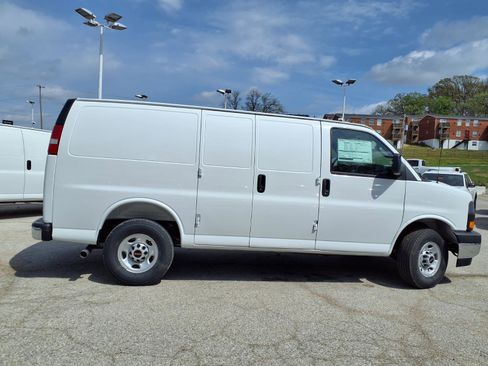 New 2026 GMC Savana 3500 w/ Driver Convenience Package image 19