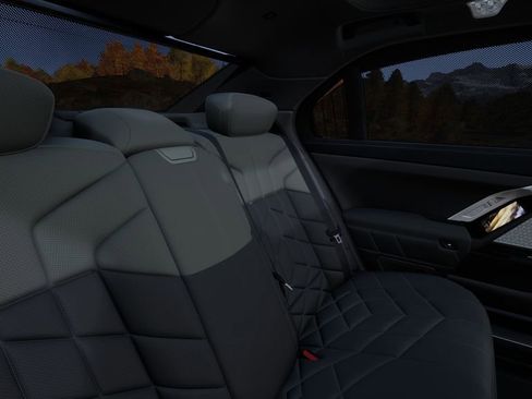 New 2026 BMW 750e xDrive w/ Executive Package image 12