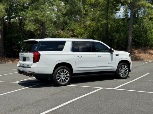 Used 2025 GMC Yukon XL Denali AWD/4WD image 13