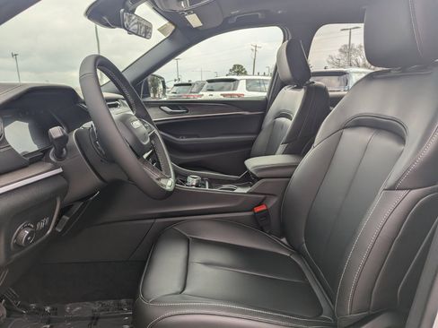 New 2026 Jeep Grand Cherokee L Limited image 12