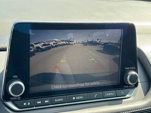 Used 2024 Nissan Rogue S FWD image 14