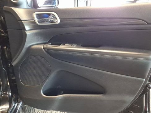 Used 2021 Jeep Grand Cherokee Laredo X image 14