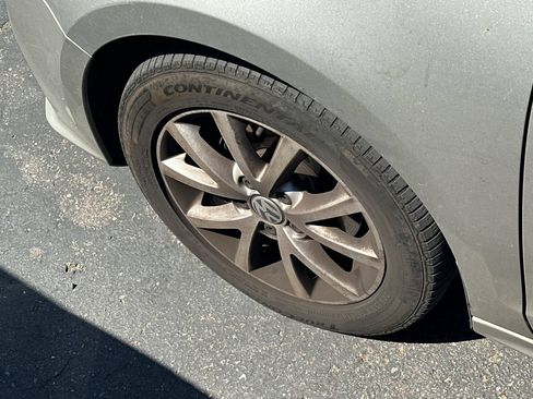 Used 2015 Volkswagen Jetta SE FWD image 3