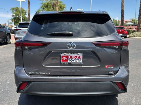 Certified 2024 Toyota Highlander XLE image 6
