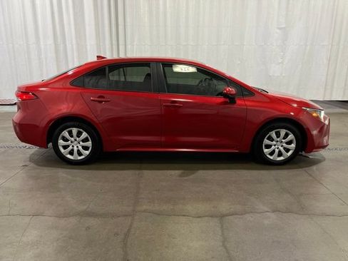Used 2020 Toyota Corolla LE FWD image 2