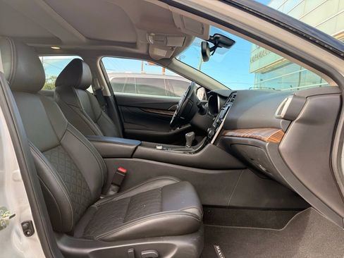 Used 2017 Nissan Maxima Platinum image 8