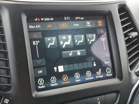 Used 2021 Jeep Cherokee Latitude Lux w/ Comfort/Convenience Group image 16