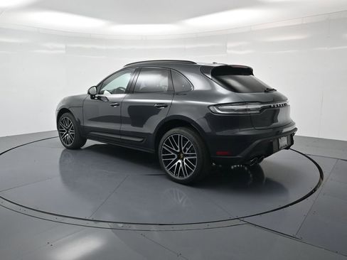 Certified 2026 Porsche Macan image 3