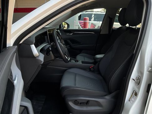 Used 2026 Volkswagen Tiguan SE FWD image 10
