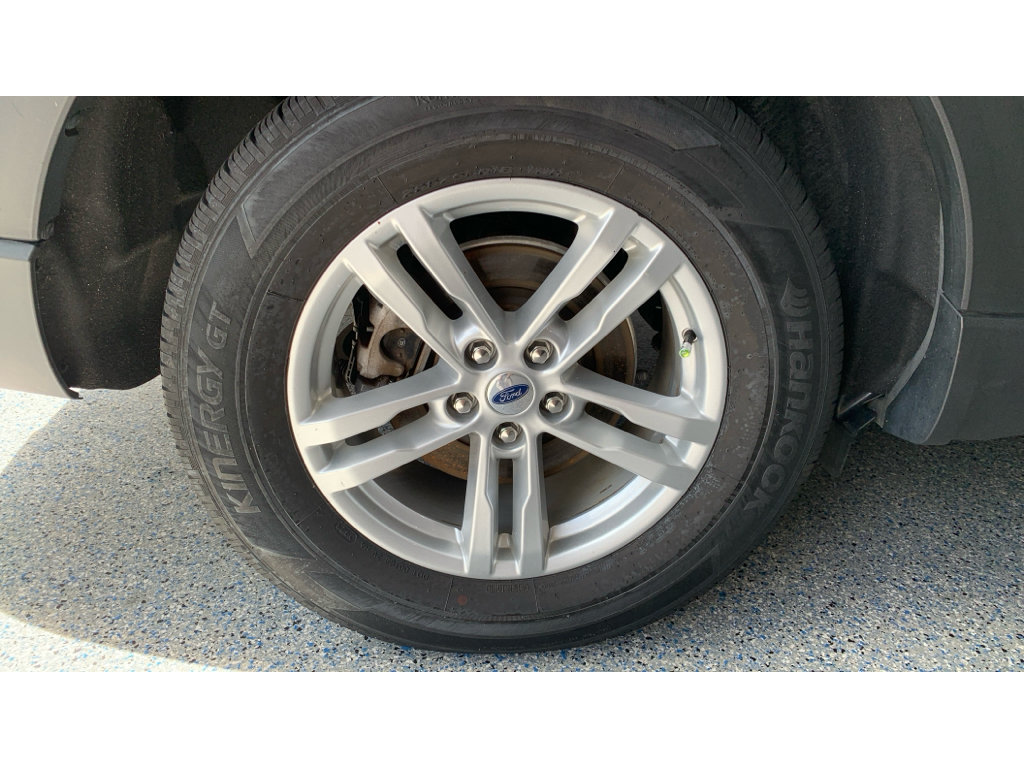 Used 2023 Ford Explorer XLT w/ Equipment Group 202A AWD/4WD image 37