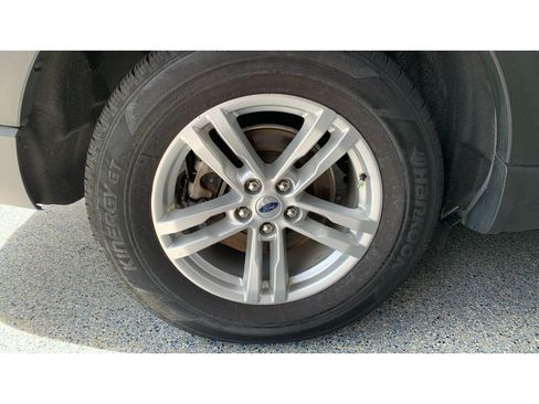 Used 2023 Ford Explorer XLT w/ Equipment Group 202A AWD/4WD image 37