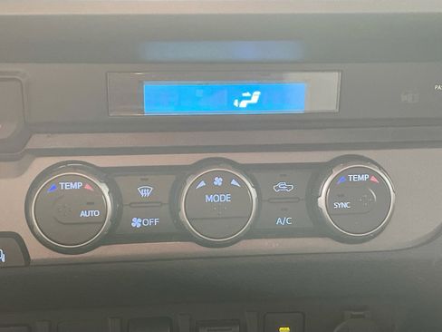 Used 2023 Toyota Tacoma TRD Sport AWD/4WD image 15