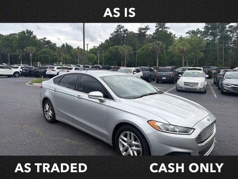 Used 2014 Ford Fusion SE FWD image 2