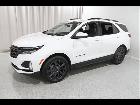 Certified 2024 Chevrolet Equinox RS w/ RS Leather Package AWD/4WD image 3