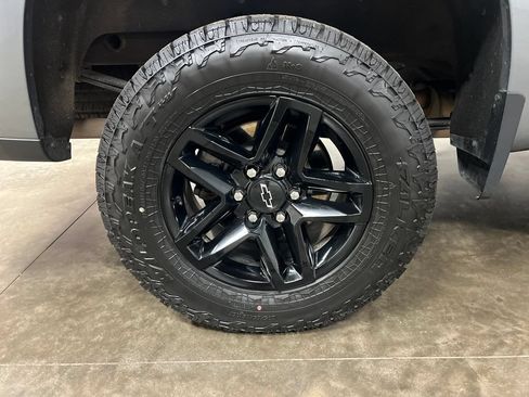 Certified 2021 Chevrolet Silverado 1500 Custom Trail Boss w/ LPO, Dark Essentials Package AWD/4WD image 10