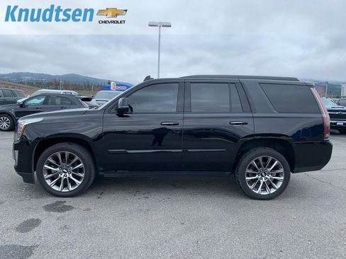 Used 2020 Cadillac Escalade Platinum image 4