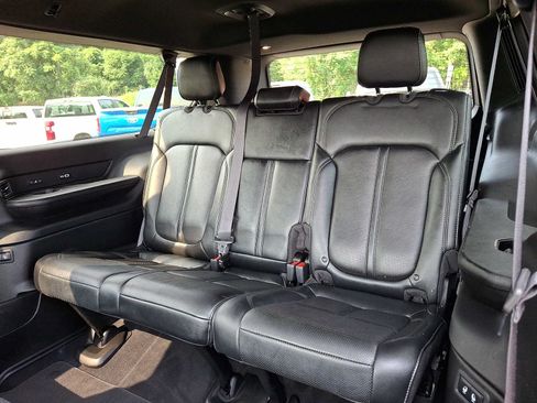 Certified 2024 Jeep Wagoneer L Series II w/ Flexible Seating Group AWD/4WD image 10