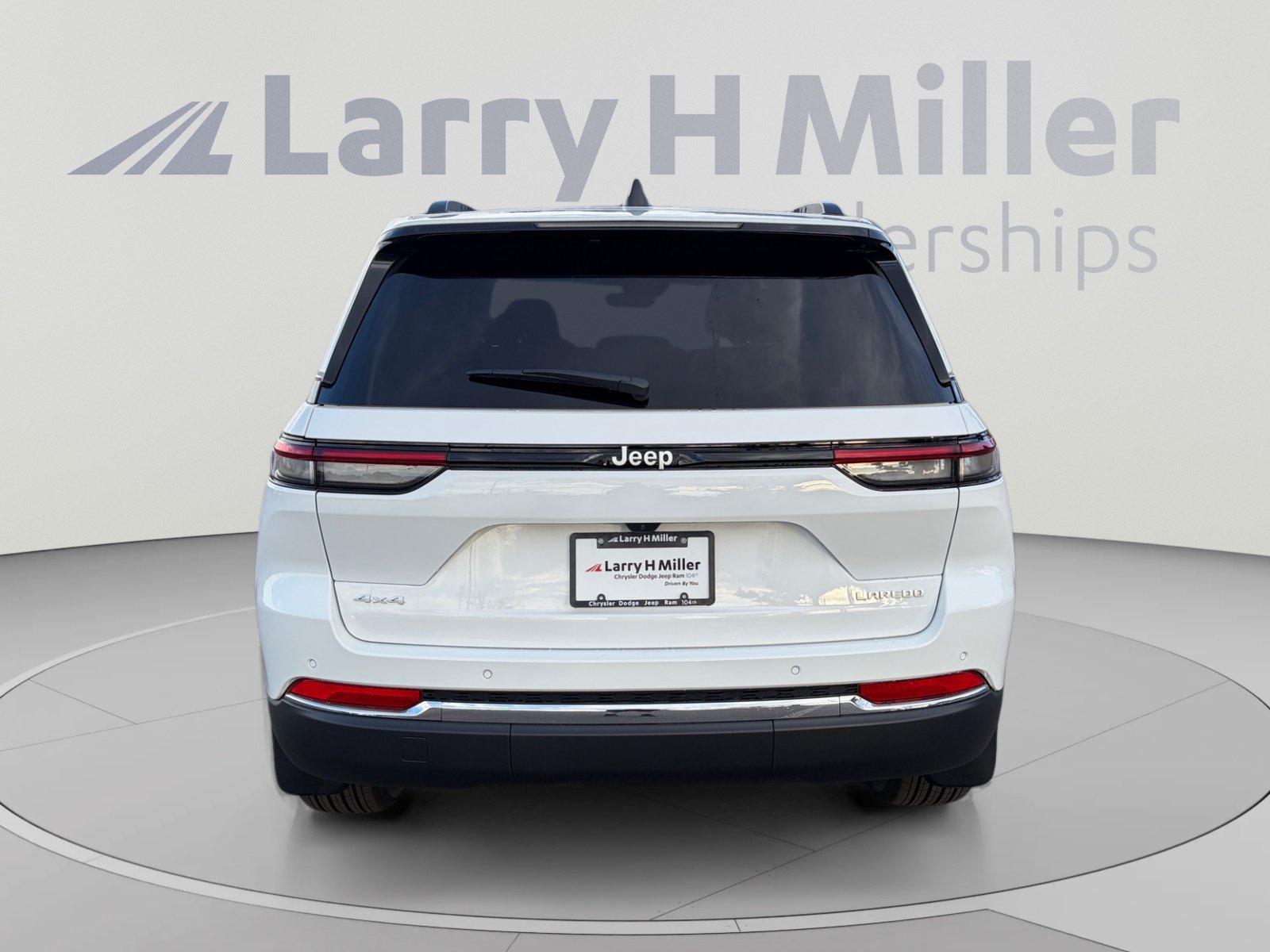 New 2026 Jeep Grand Cherokee Laredo w/ Trailer Tow Package AWD/4WD image 5