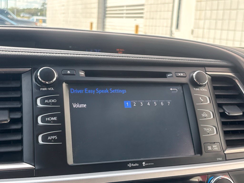 Used 2014 Toyota Highlander XLE FWD image 12